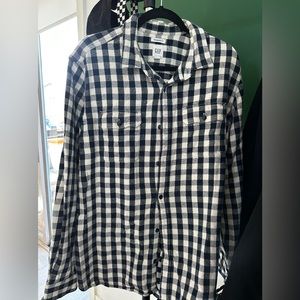 Gap men’s checkered button down shirt size L